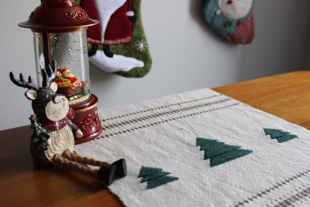 Weaving a Christmas Table Runner